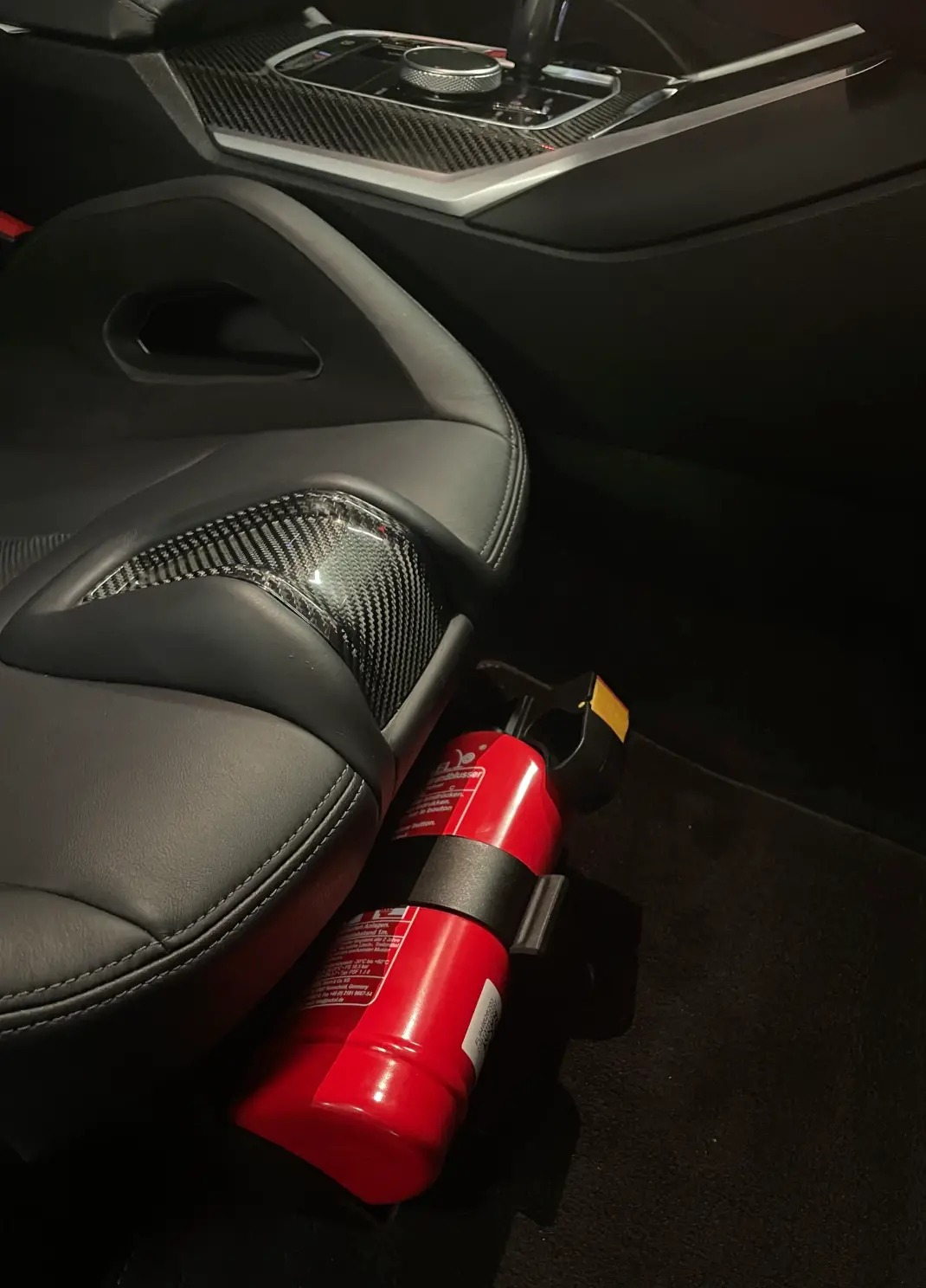 Oem G8x Fire Extinguisher Kit 1