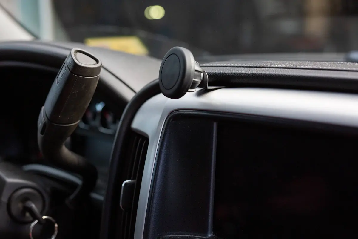 Direct Fit Phone Mount - Chevrolet/Gmc 1500 (2014-2018) 2500, 3500 (2015-2019) 6