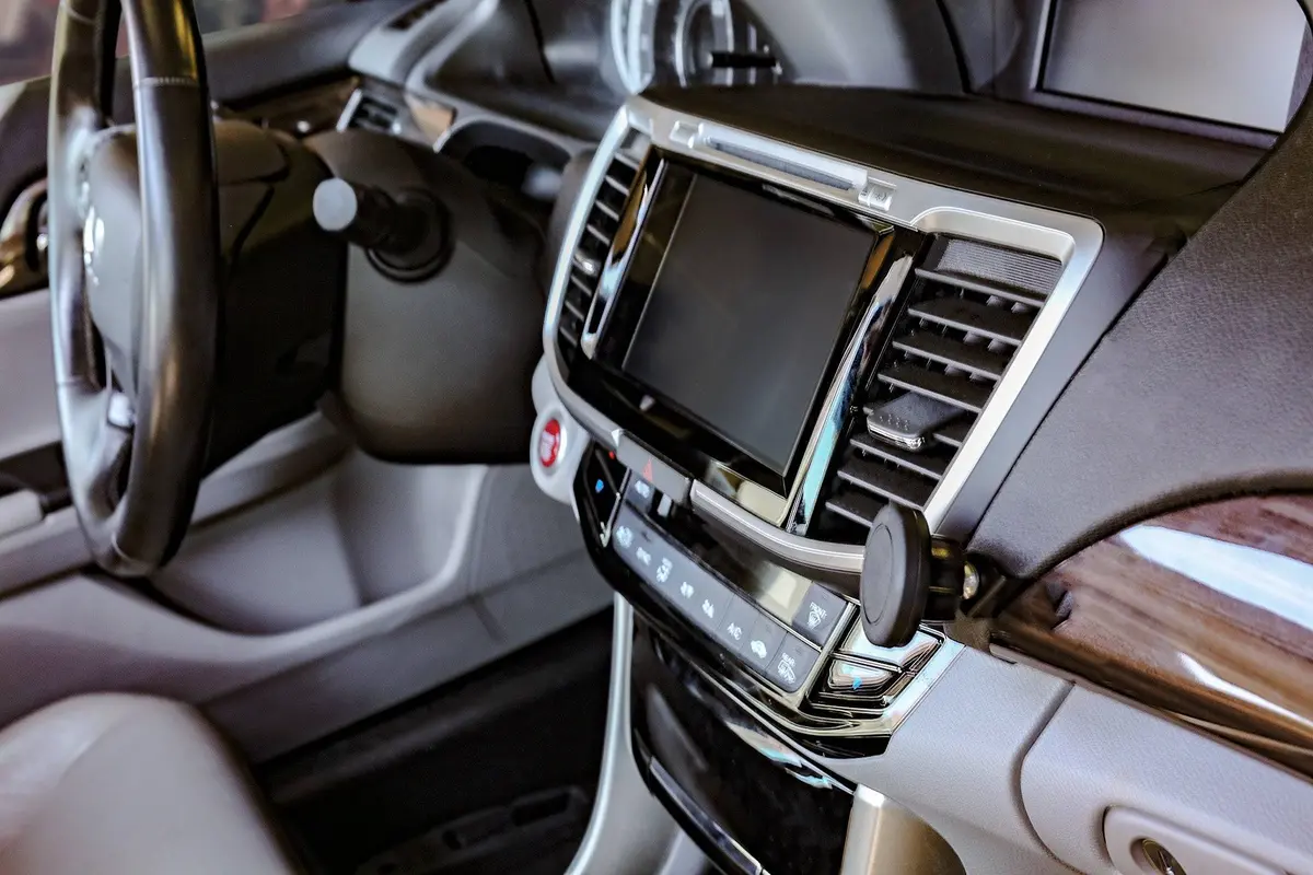 Direct Fit Phone Mount: Honda Accord (2013-2017) 5