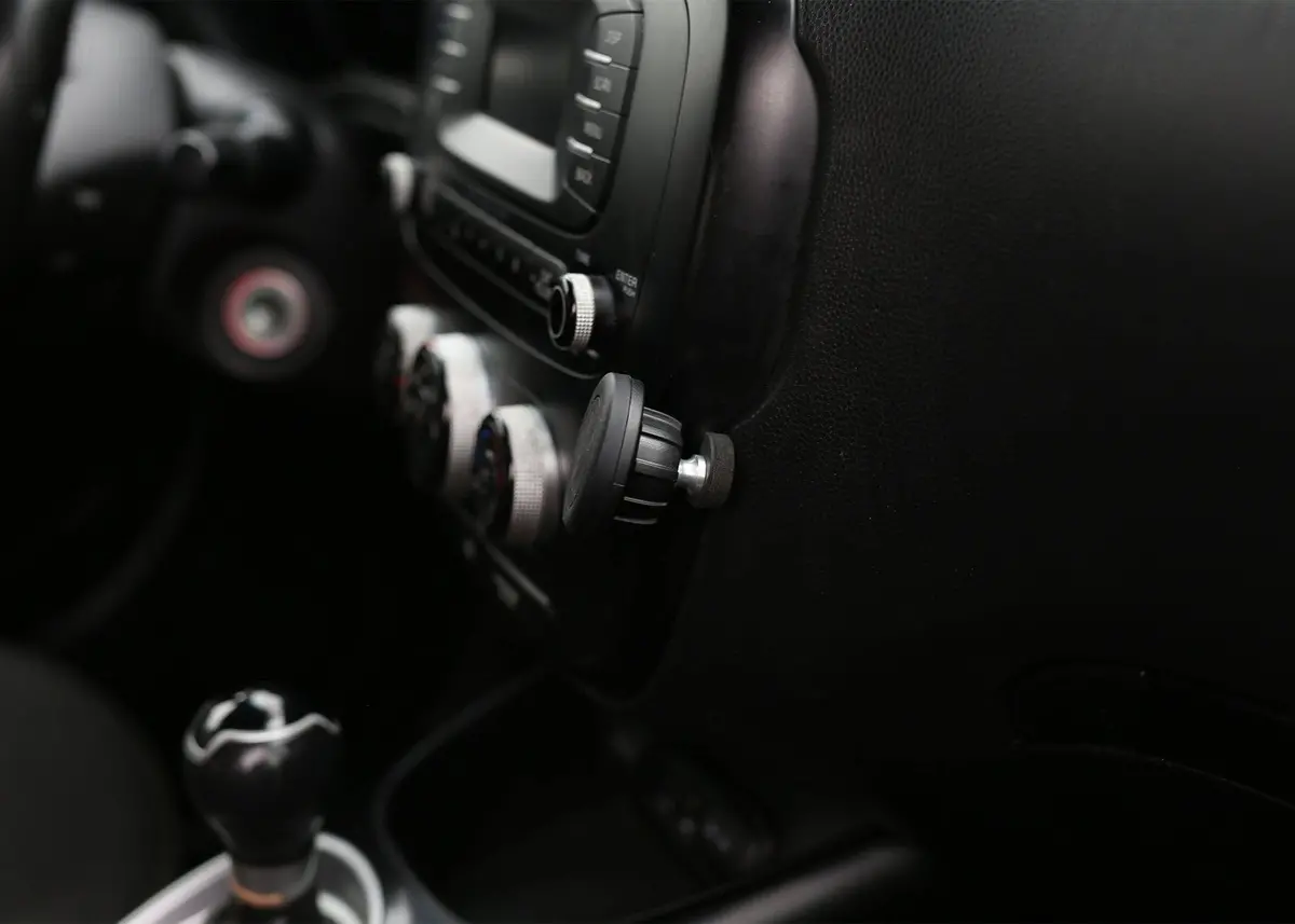 Directfit Phone Mount: Kia Soul (2014-2019) 4