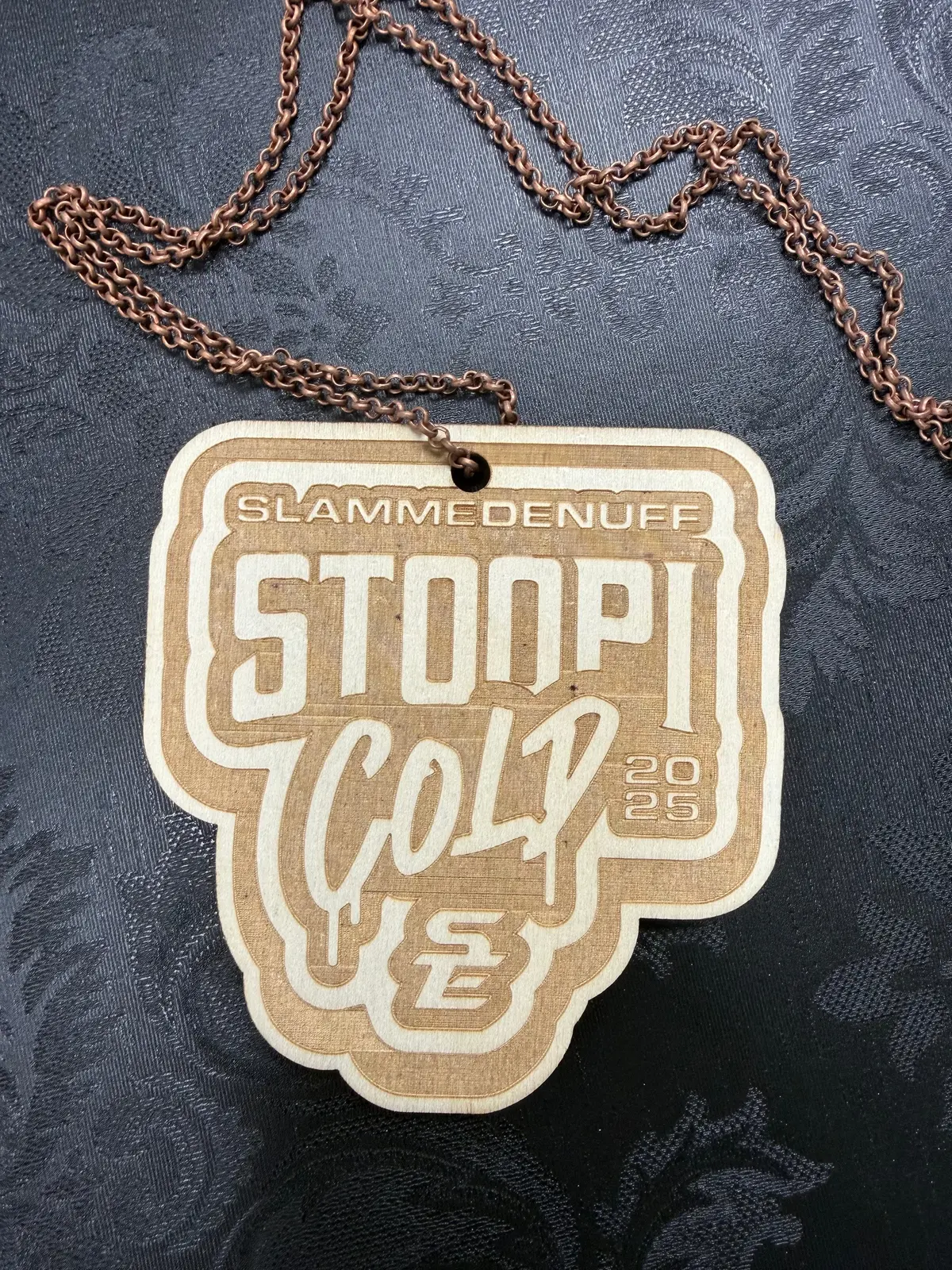 Se Stoopicold 2025 Pendant 1